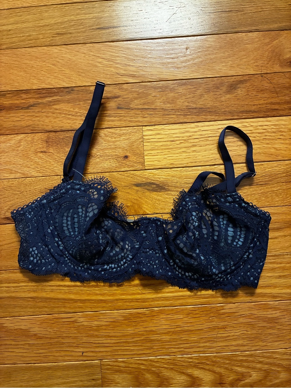 Victoria's Secret Navy Lace Underwire Bra